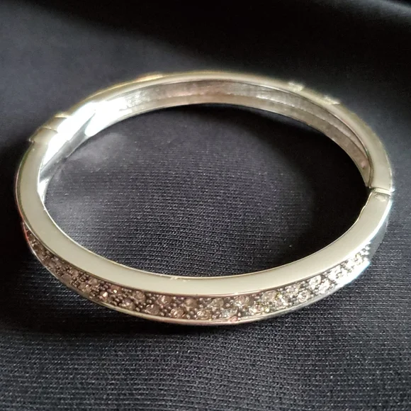 Women's crystal Bangle Bracelet - Picture 3 of 5